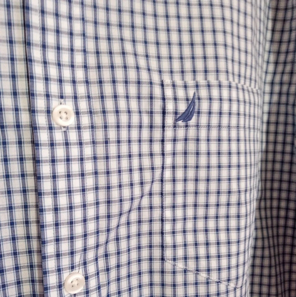 Nautica Classic Fit wrinkle resistant long sleeve button down shirt men size L - Picture 3 of 8